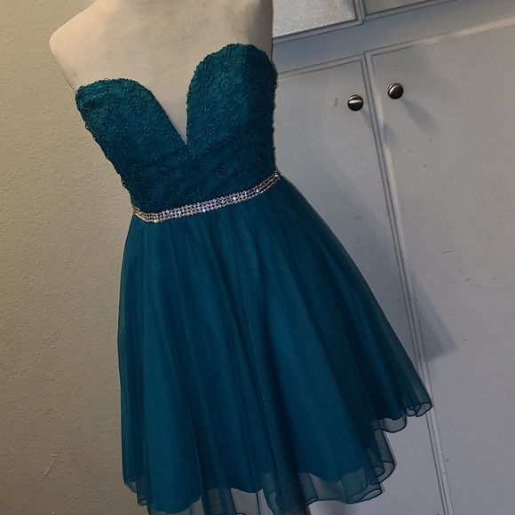 Beautiful  dress / size 3  color green - Picture 1 of 8